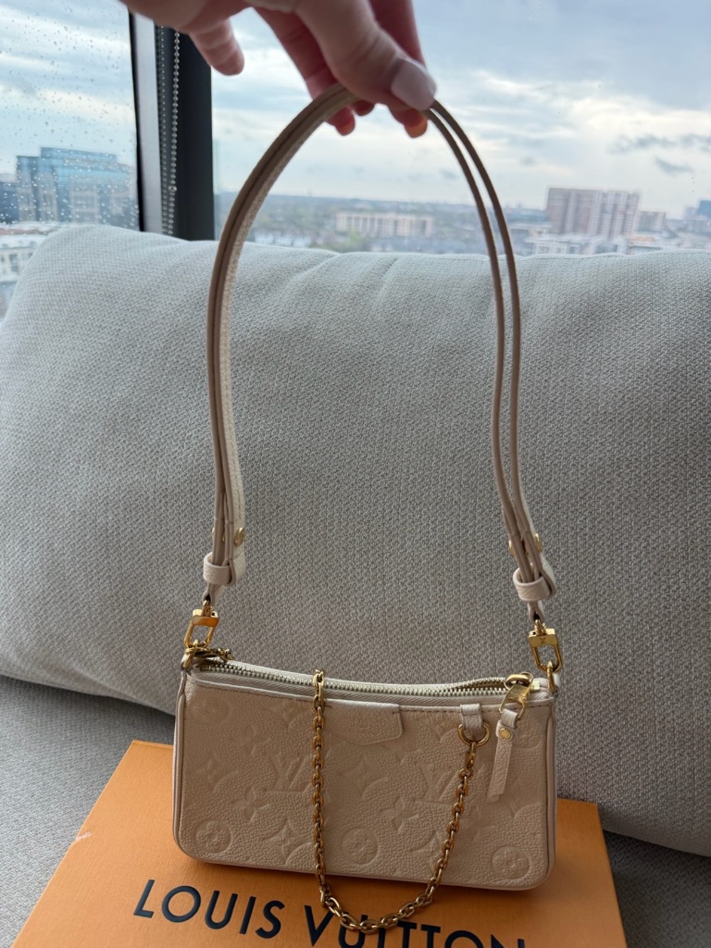 Louis Vuitton Easy Pouch On Strap - Cream - Picture 2 of 11